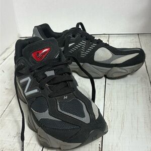 New Balance 9060 Size 7 Men’s Used - Good Condition